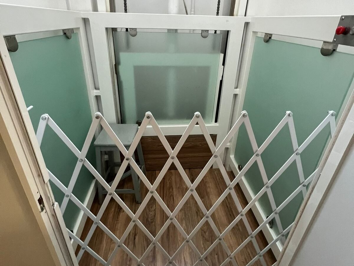 plataforma hidraulica media cabina para personas con movilidad reducida